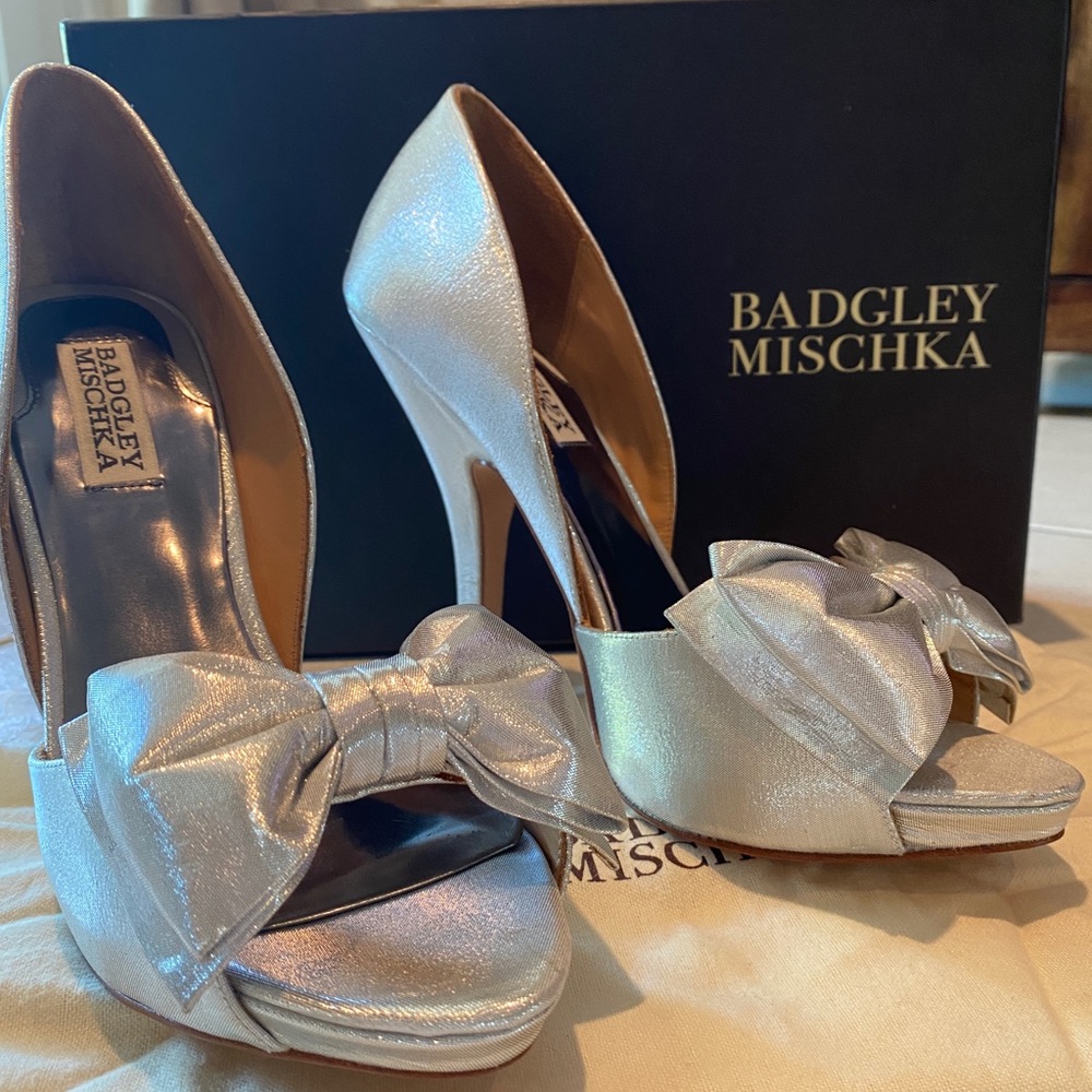 Badgley Mischka Mable Silver Pumps!